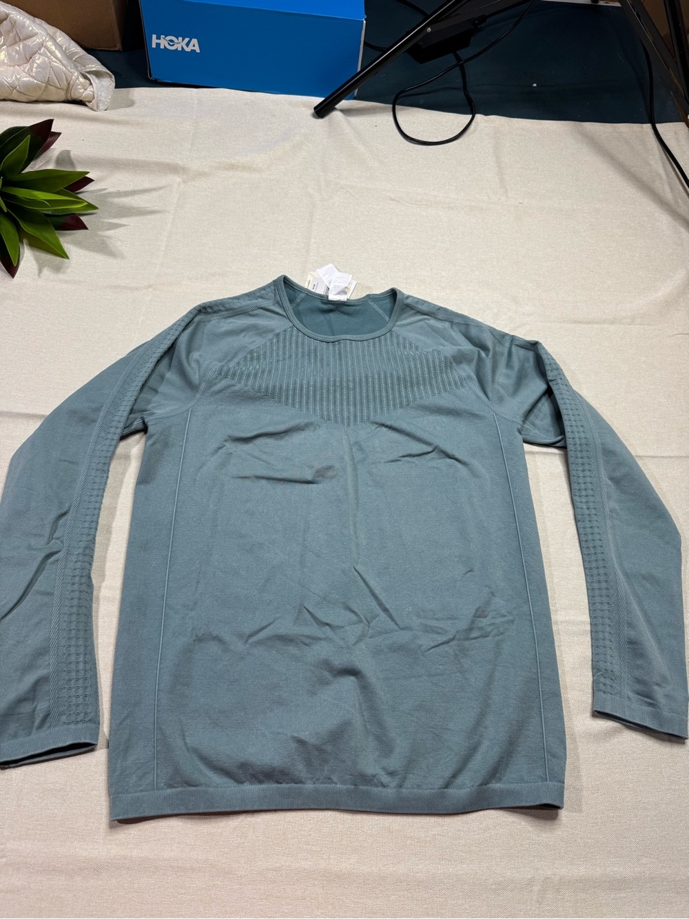 Fabletics Sync Seamless Long Sleeve Top XL Washed Arctic Wave NWT Workout Gym - Picture 3 of 9